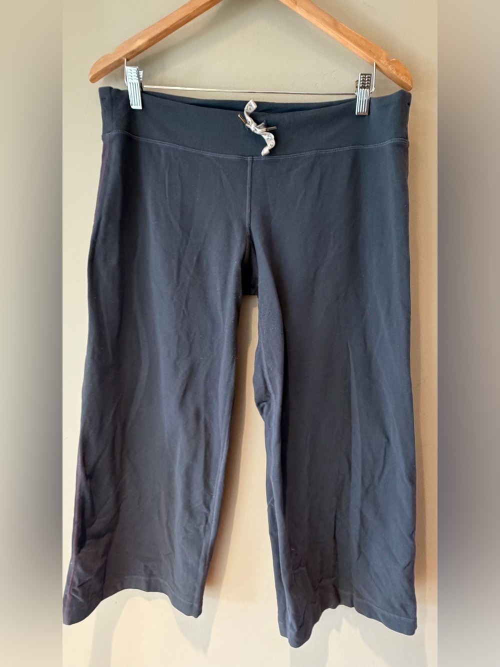 Vintage Y2K Lululemon Charcoal Grey Women’s Wide-Leg cropped yoga pant 12